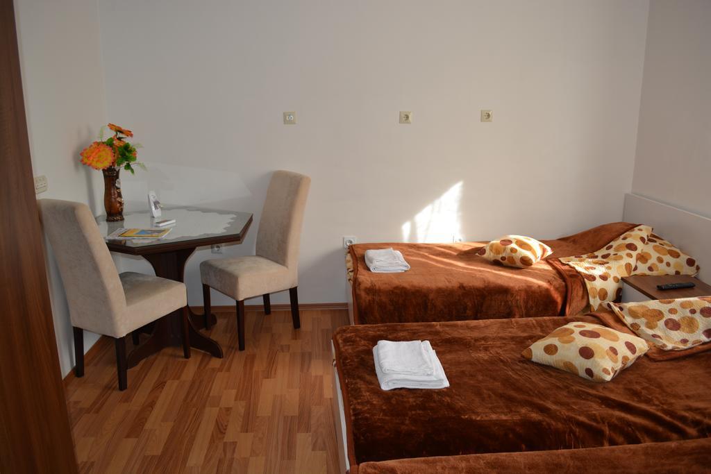 Villa Palma Guesthouse Мостар Стая снимка